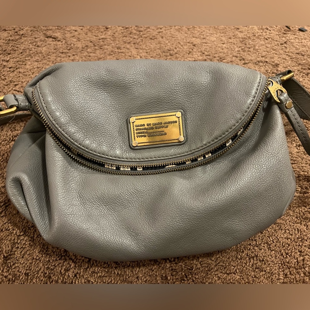 Marc Jacobs Classic Q Natasha Leather Large Crossbody Purse Handbag Grey/Gray